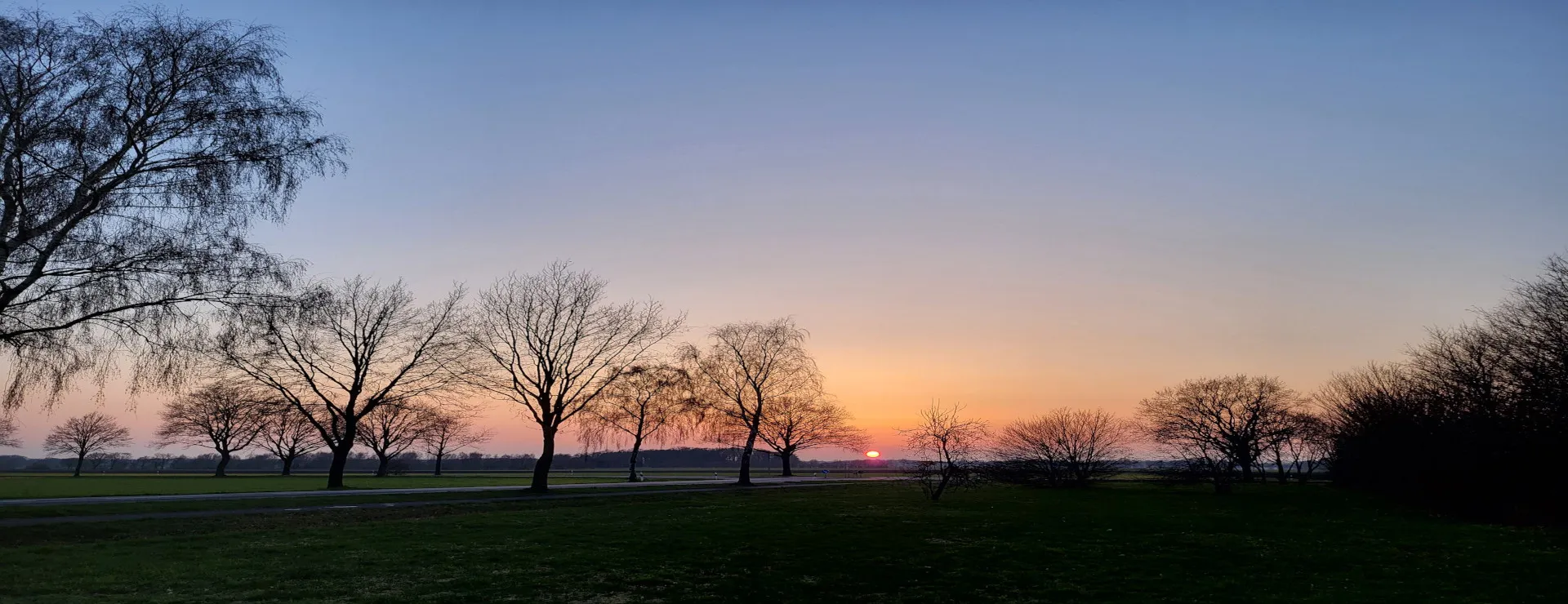 Rötlicher Sonnenuntergang in Helvesiek