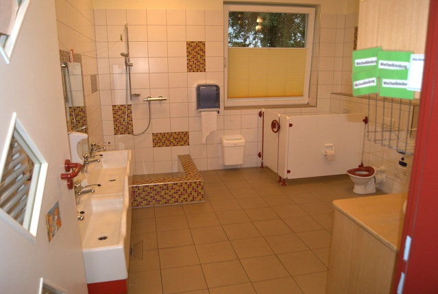 13 Badezimmer Raupengruppe.jpg