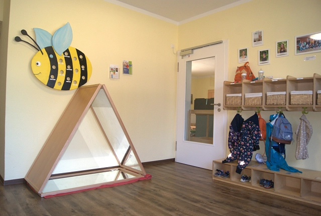1 Garderobe kleine Löwenburg.jpg