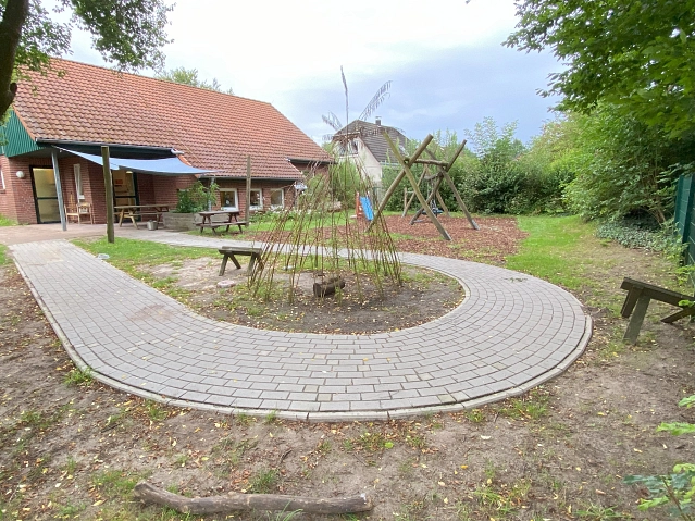 Außenanlage 1.jpg