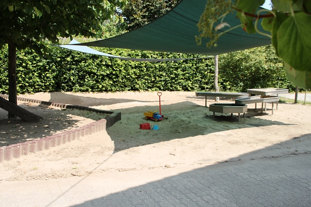 Aussenanlage 2.jpg