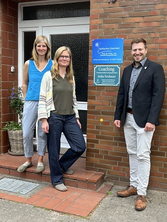 Bild mit Frau Osterbart und Frau Neubauer.jpg