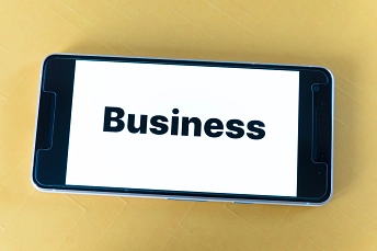 Handybildschirm mit der Aufschrift business&nbsp;&copy;&nbsp;pixabay.com
