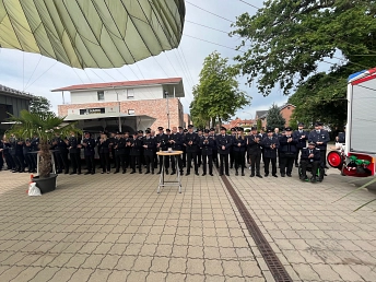 Gruppenbild Ehrung Feuerwehr.jpg