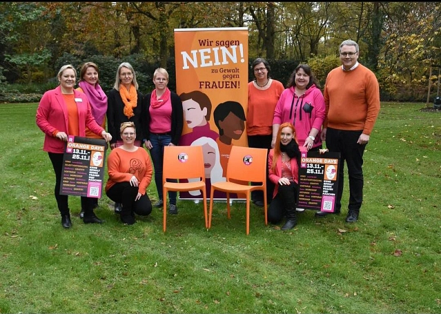 Gruppenbild Gleichstellungsbeauftragte und Landrat Marco Prietz