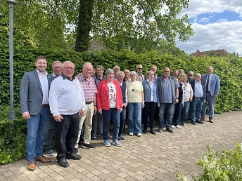 Gruppenfoto aller Mitglieder des Kreisseniorenbeirates mit SGB Maier und Landrat Prietz&nbsp;&copy;&nbsp;Samtgemeinde Fintel