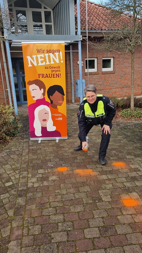 Sprühkreide-Aktion Oberkommissarin Evelyn Renken, Polizei Fintel