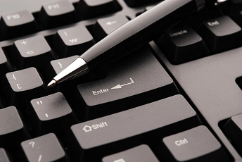 Schwarze Tastatur mit Kugelschreiber&nbsp;&copy;&nbsp;pixabay.com
