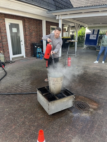 Übung Feuerlöscher III-min.jpg