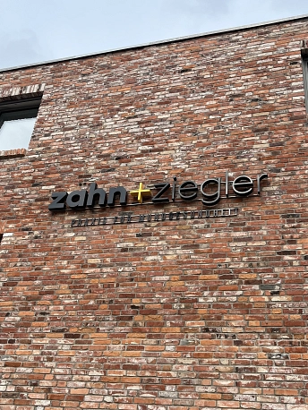 Zahnarztpraxis Ziegler außen.jpg